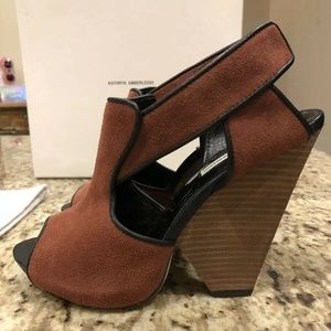 kathryn Amberleigh open Toe Wedge Sz 7